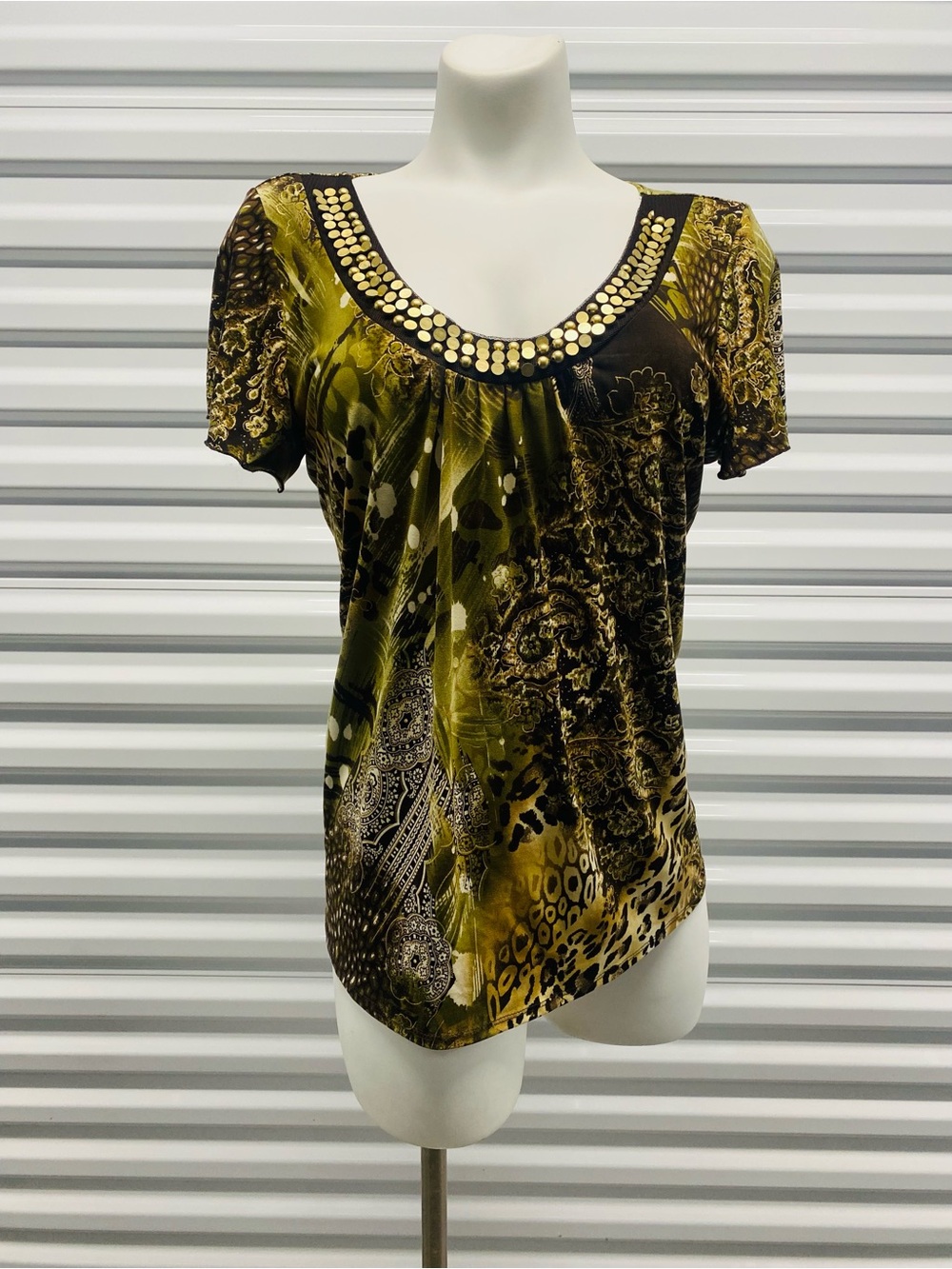 Dress Barn Olive Green Patterned Short Sleeve Top with Stud Neckline